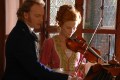 Gerda and The Lieutenant playing passionate duos on the violin